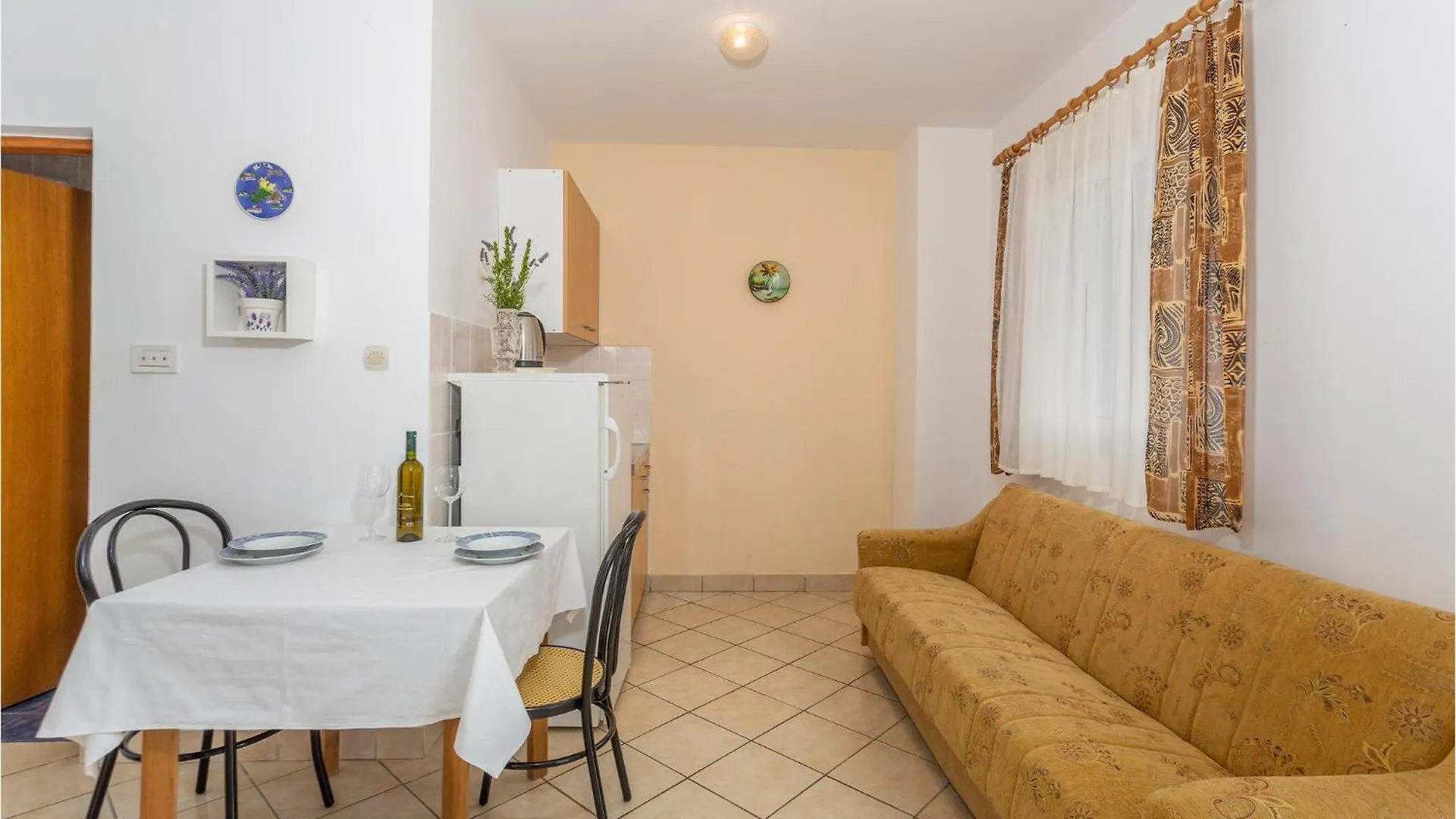 Lovely Apartment In Rasopasno With Kitchen 0*,