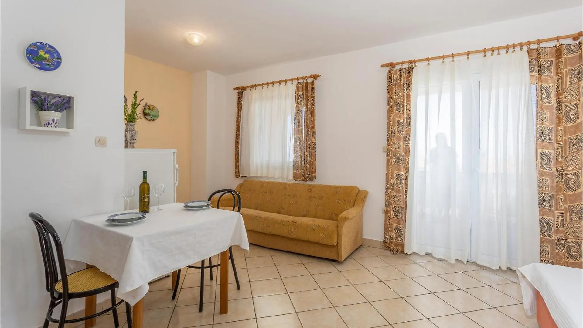 Lovely Apartment In Rasopasno With Kitchen