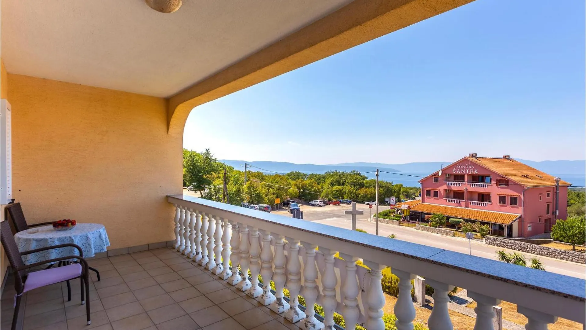 Lovely Apartment In Rasopasno With Kitchen 0*,